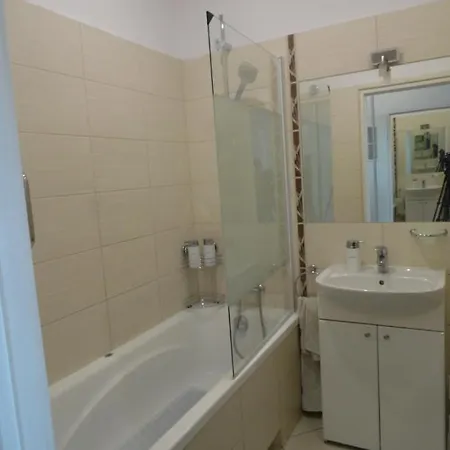 Mezzanine * فروتسواف