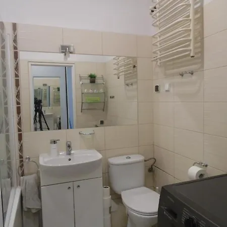 Mezzanine * فروتسواف